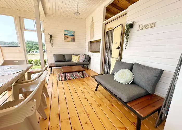 キャンプ場 каравани дрийм арапя ツァレヴォ