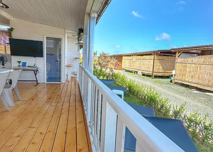 キャンプ場 каравани дрийм арапя ツァレヴォ