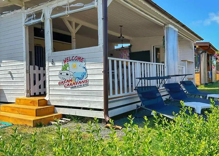 キャンプ場 каравани дрийм арапя ツァレヴォ