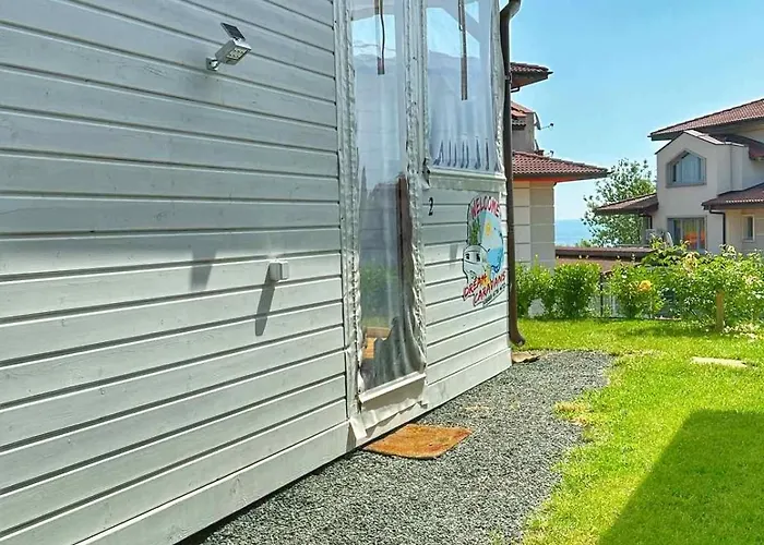 キャンプ場 каравани дрийм арапя ツァレヴォ