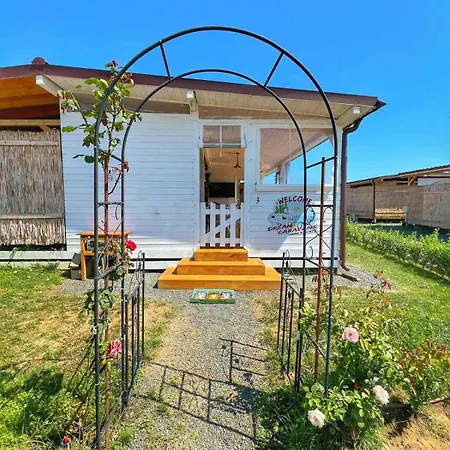 مكان تخييم каравани дрийм арапя *